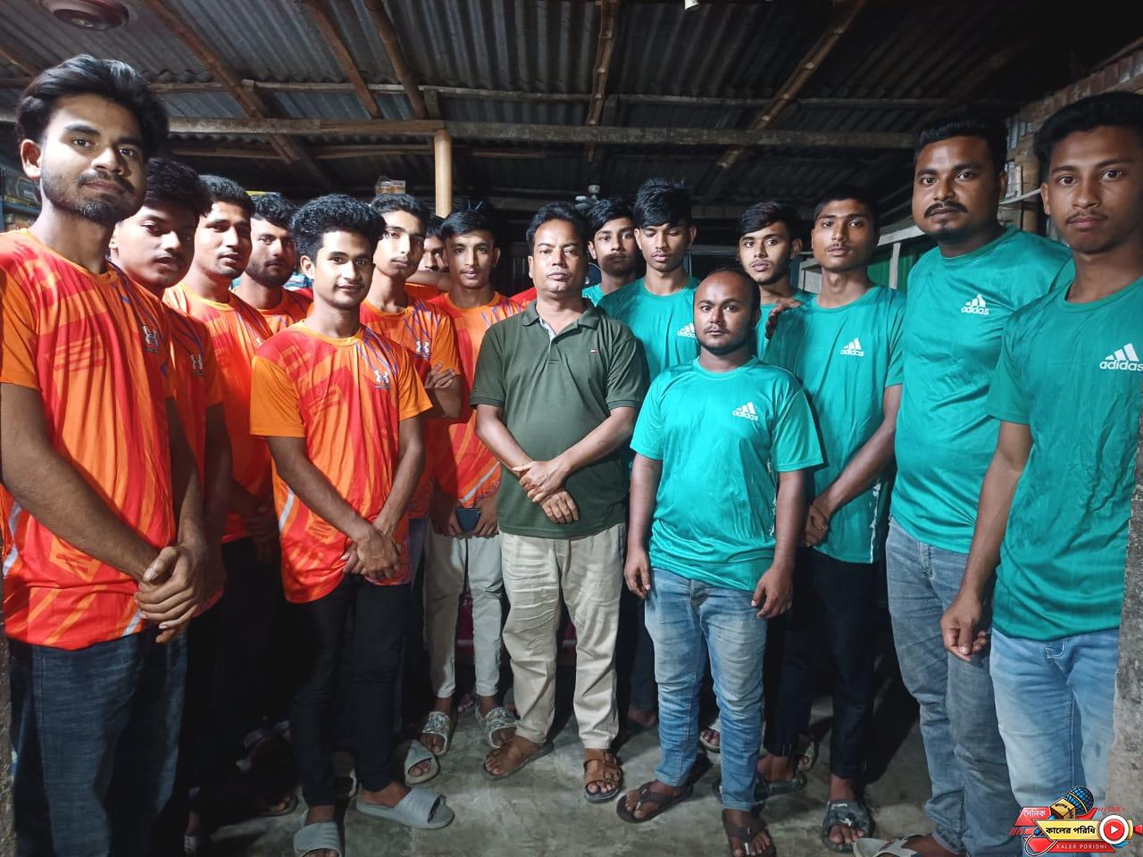 শ্রীবরদীতে ফুটবল খেলোয়ারদের মাঝে বিএনপি নেতা অকুল চৌধুরীর জার্সি বিতরণ