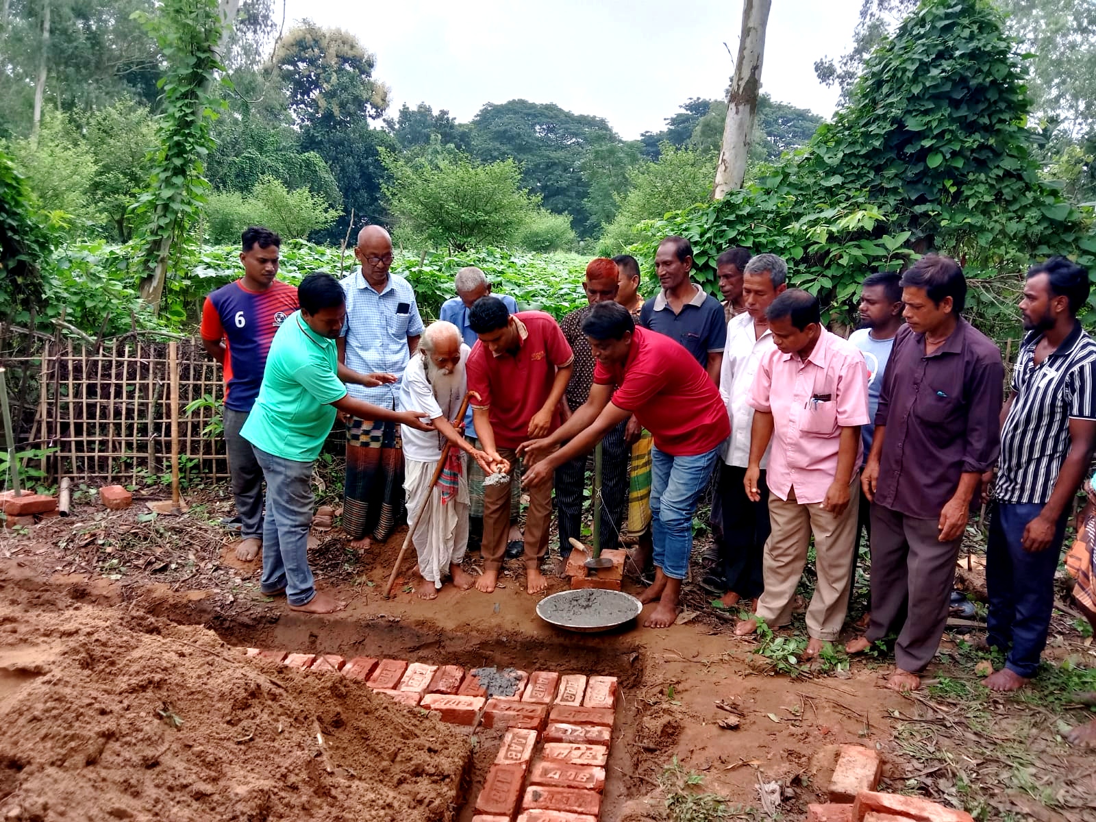 শ্রীবরদী সীমান্তে শ্রী শ্রী কামাক্ষা মাতার মন্দিরেনতুন ঘর নির্মাণের ভিত্তিপ্রস্তর স্থাপন
