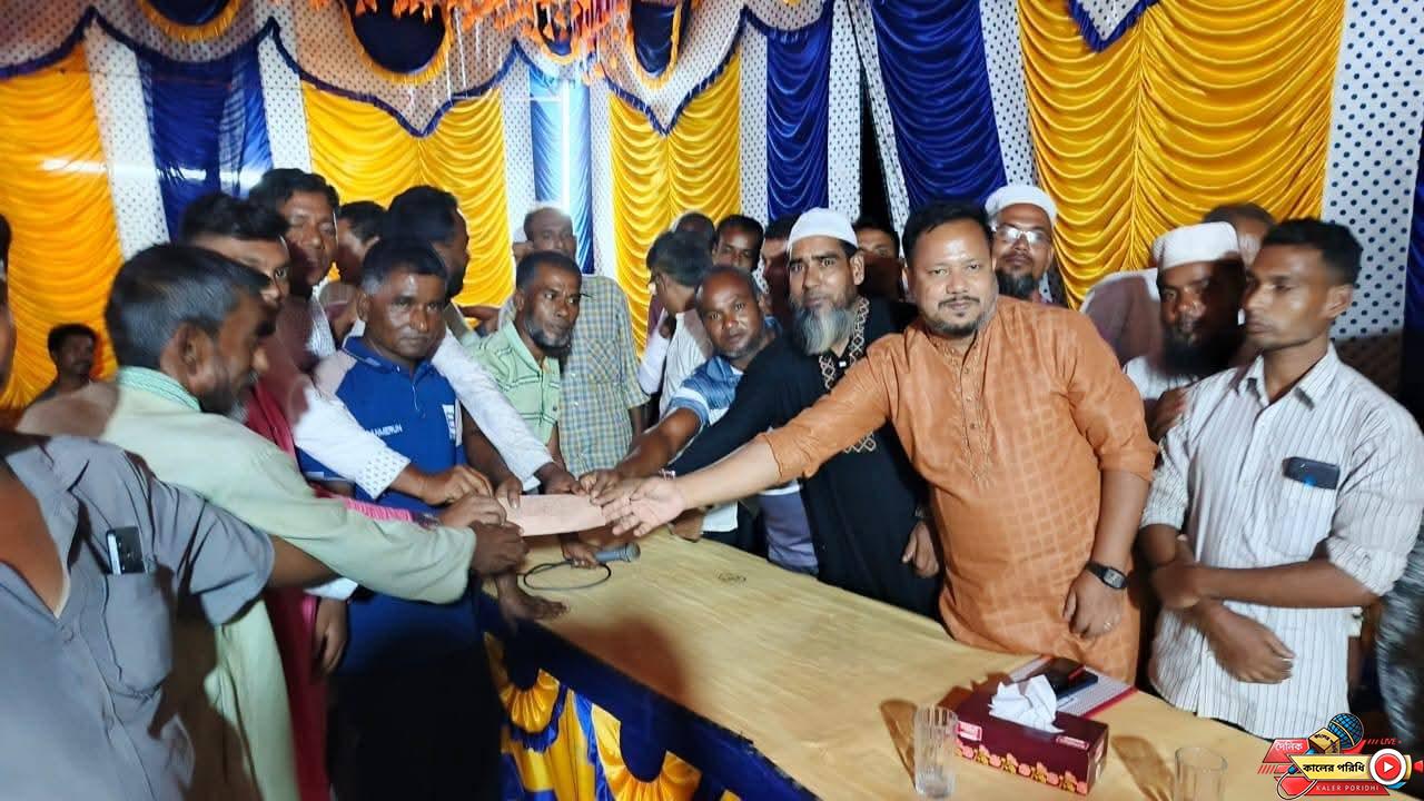 শ্রীবরদীতে হিন্দু সম্প্রদায়ের সাথে যুবদল নেতা রায়হানের শারদীয় দুর্গাপূজার শুভেচ্ছা বিনিময়