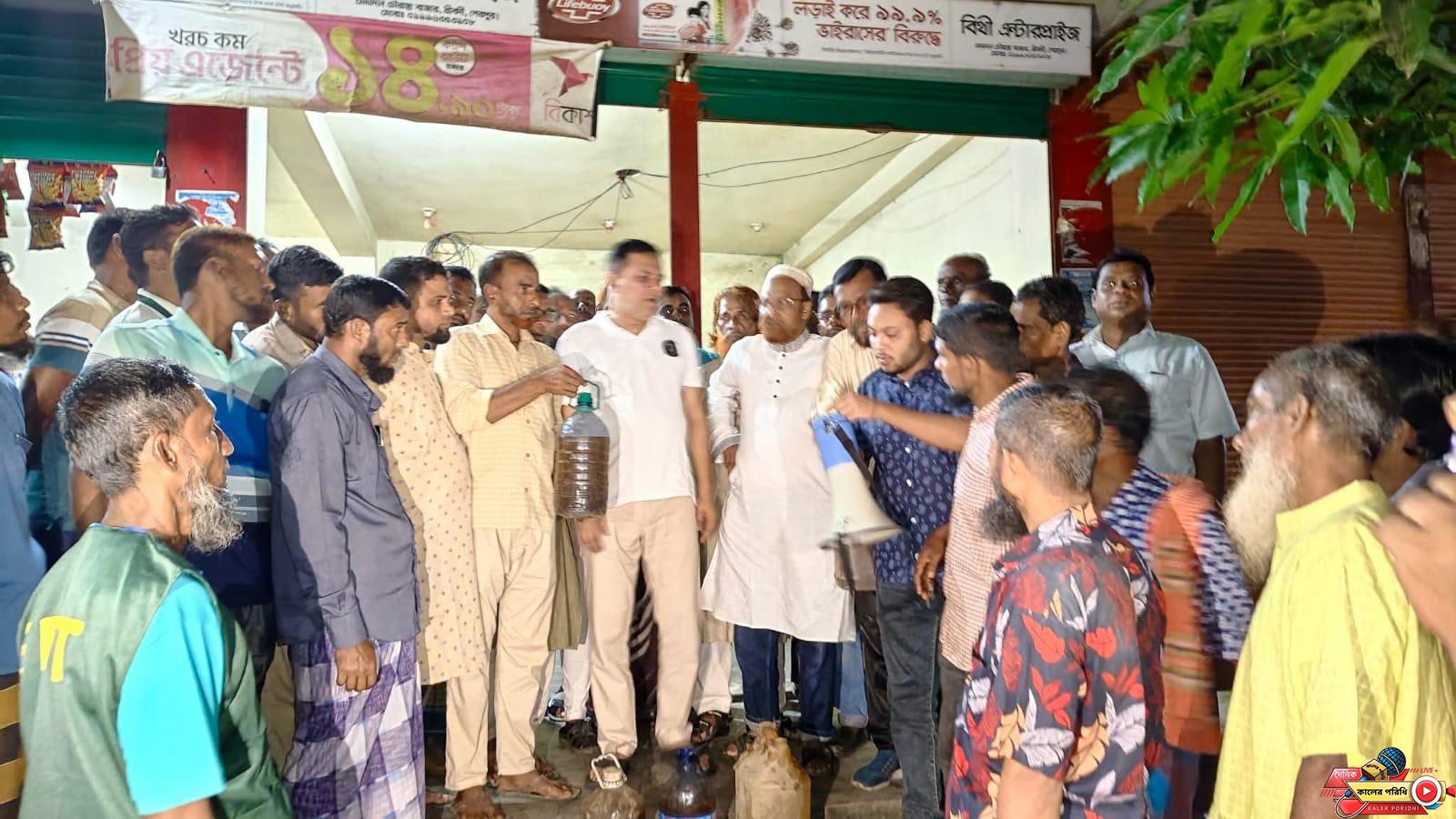 শ্রীবরদী সীমান্তে হাতির তাণ্ডব প্রতিরোধে সাবেক এমপি রুবেলের তেল বিতরণ